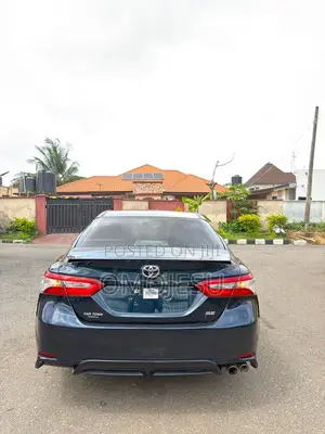Toyota Camry SE FWD (2.5L 4cyl 8AM) 2018 Black