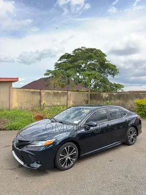 Toyota Camry SE FWD (2.5L 4cyl 8AM) 2018 Black