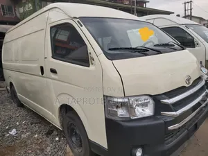 Toyota HiAce 2016 White