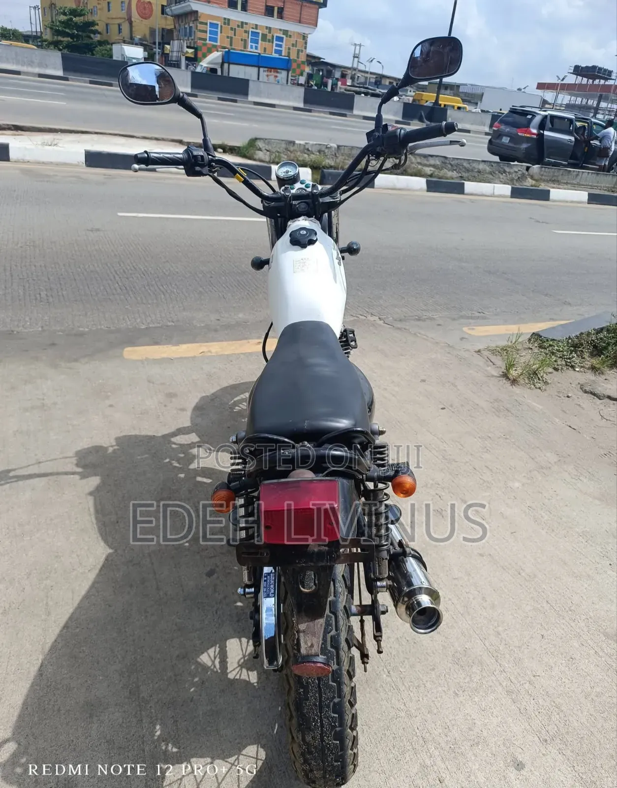 Suzuki 2000 White