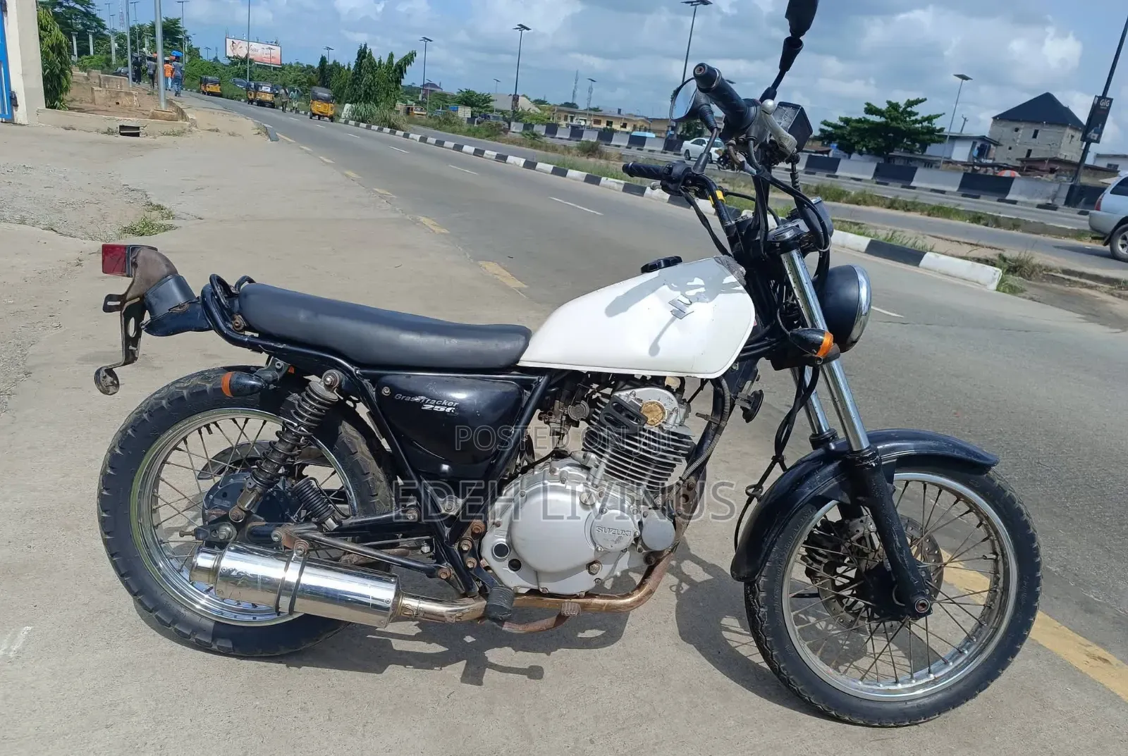 Suzuki 2000 White
