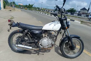 Suzuki 2000 White
