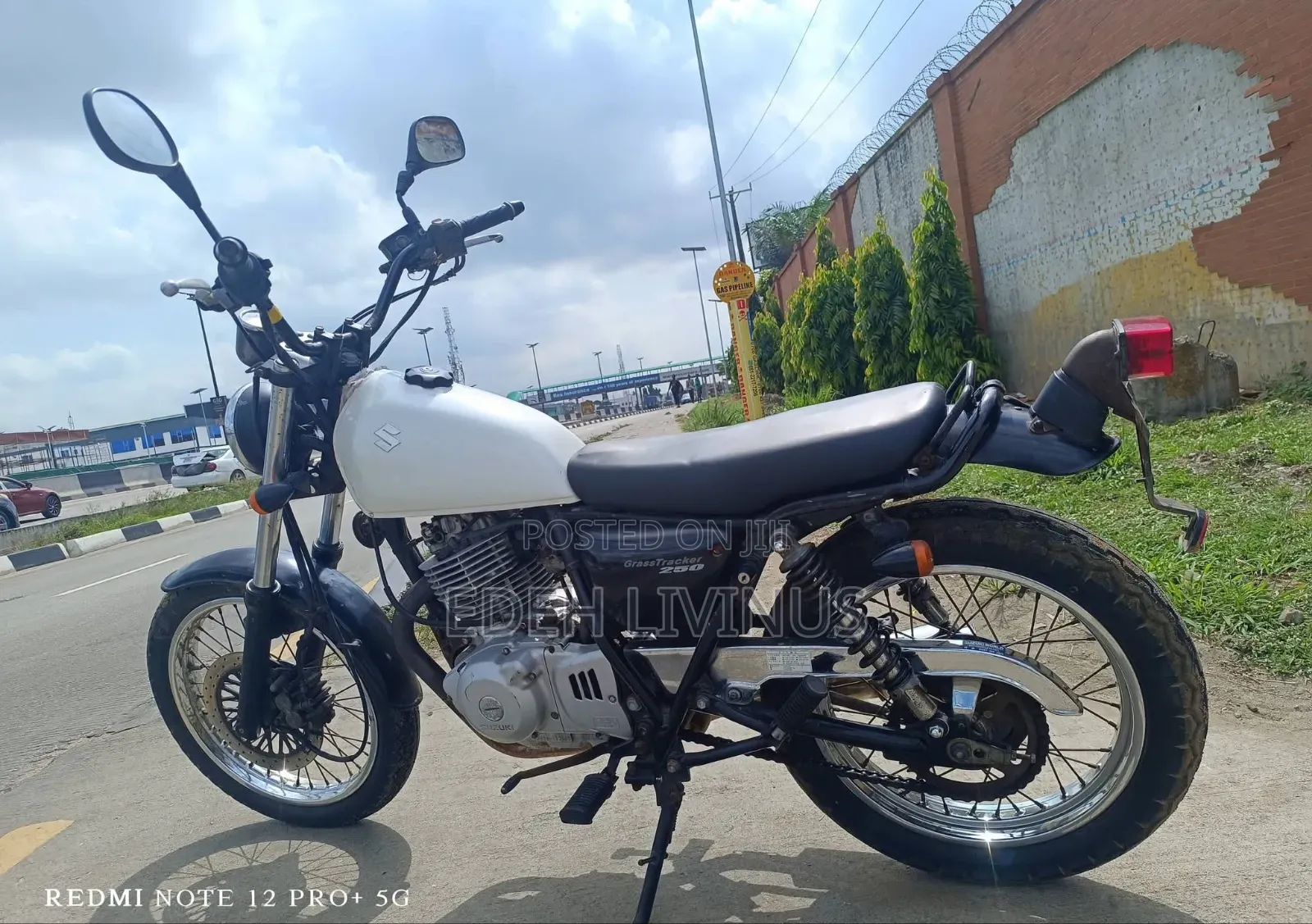 Suzuki 2000 White