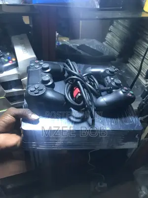 Play Station 4 Slim