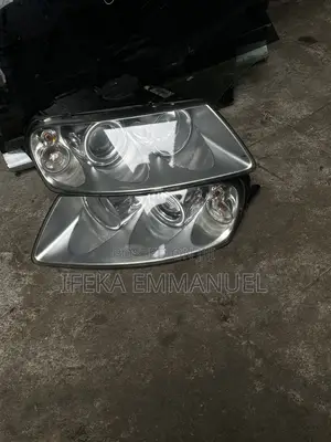 Headlights Volkswagen Toureg 2005