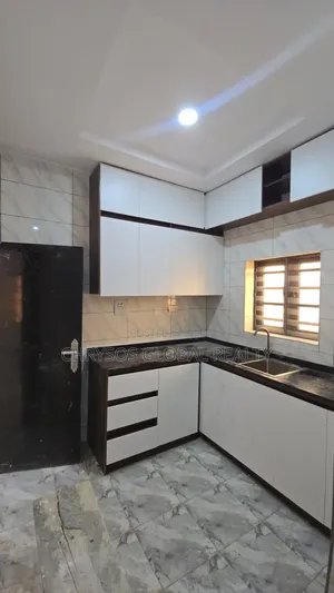 2bdrm Block of Flats in Omolayo Estate Akobo for rent