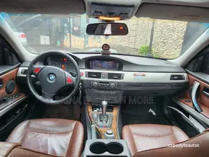 BMW 328i 2009 Off white