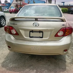 Toyota Corolla 2011 Gold
