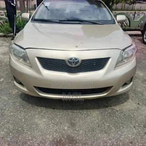 Toyota Corolla 2011 Gold