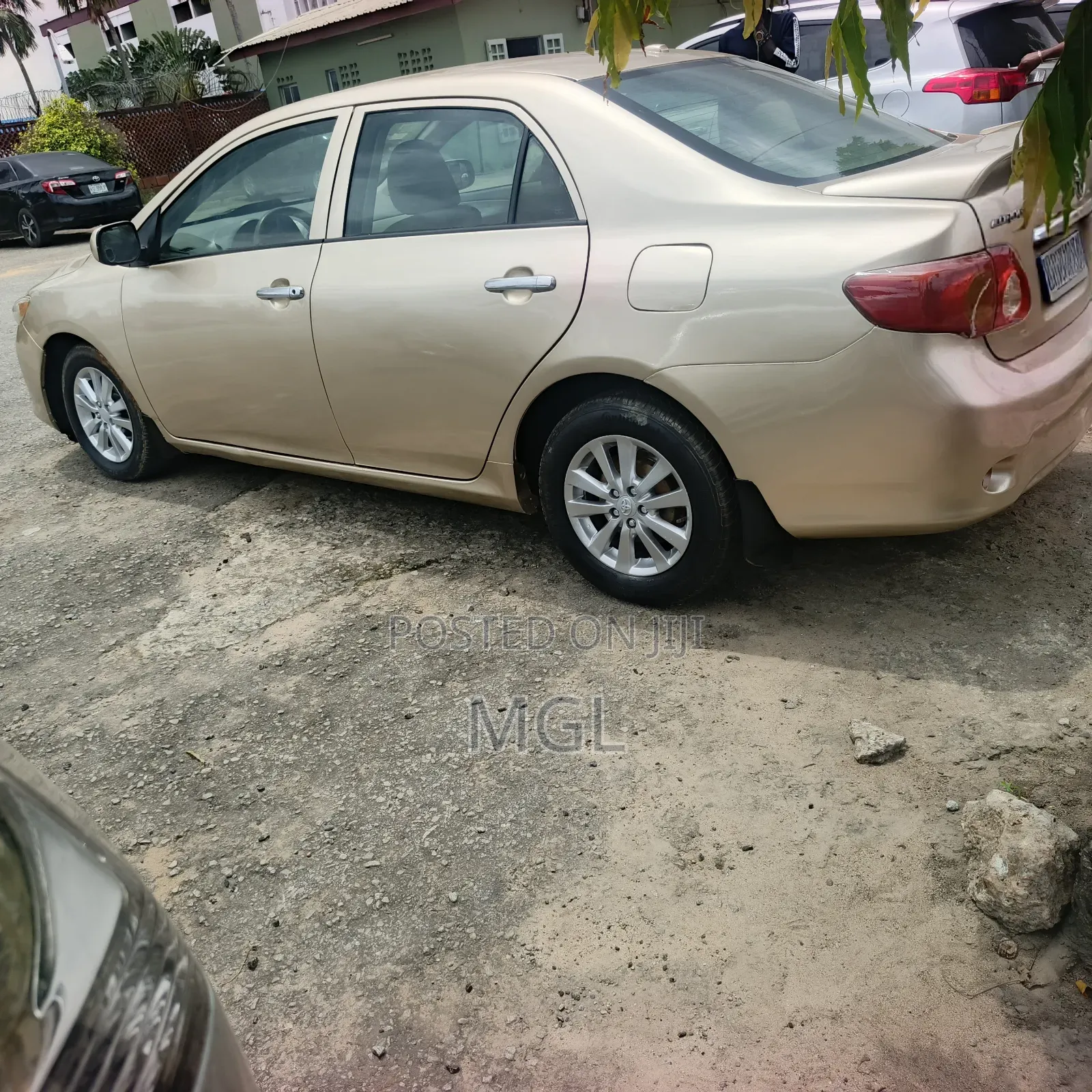 Toyota Corolla 2011 Gold
