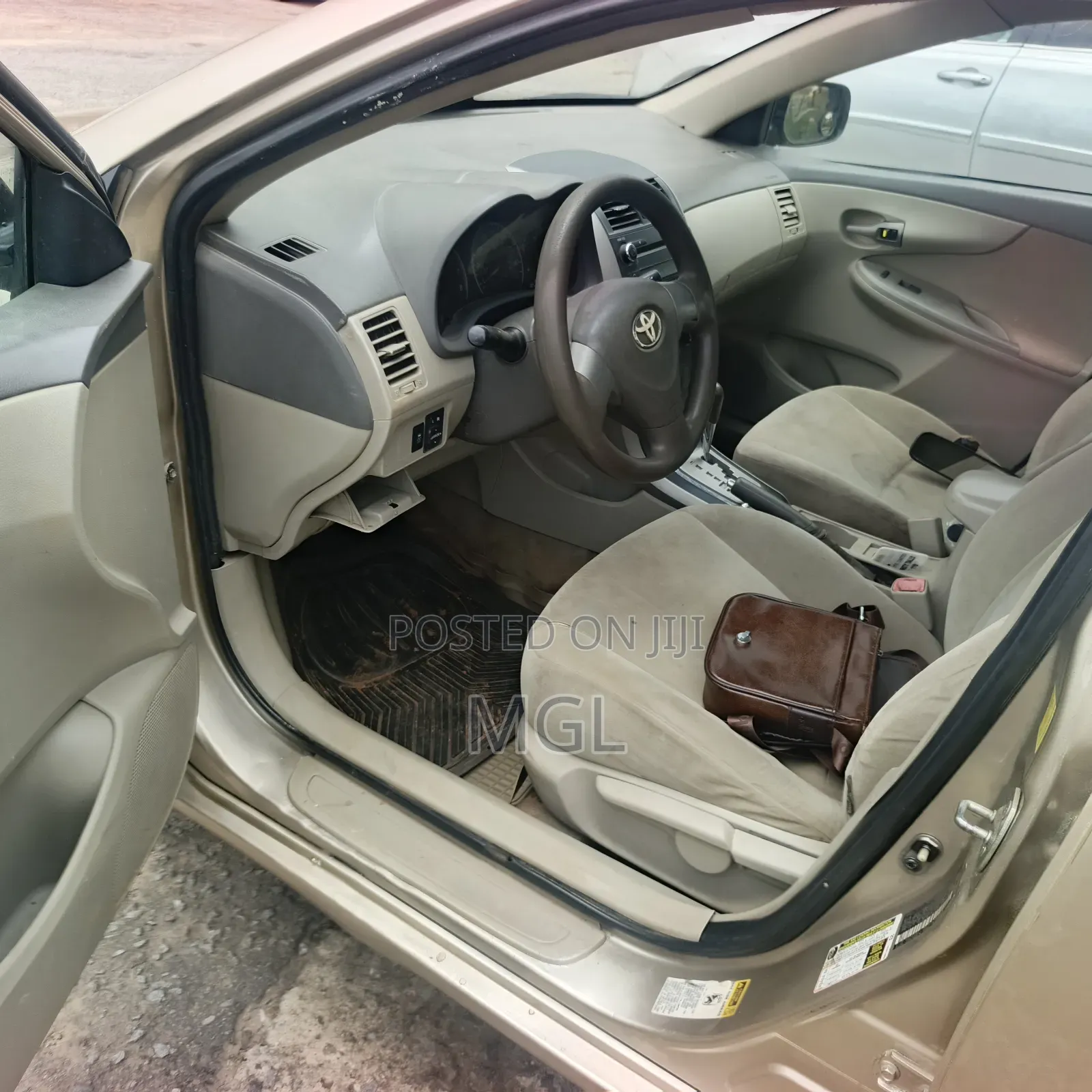 Toyota Corolla 2011 Gold