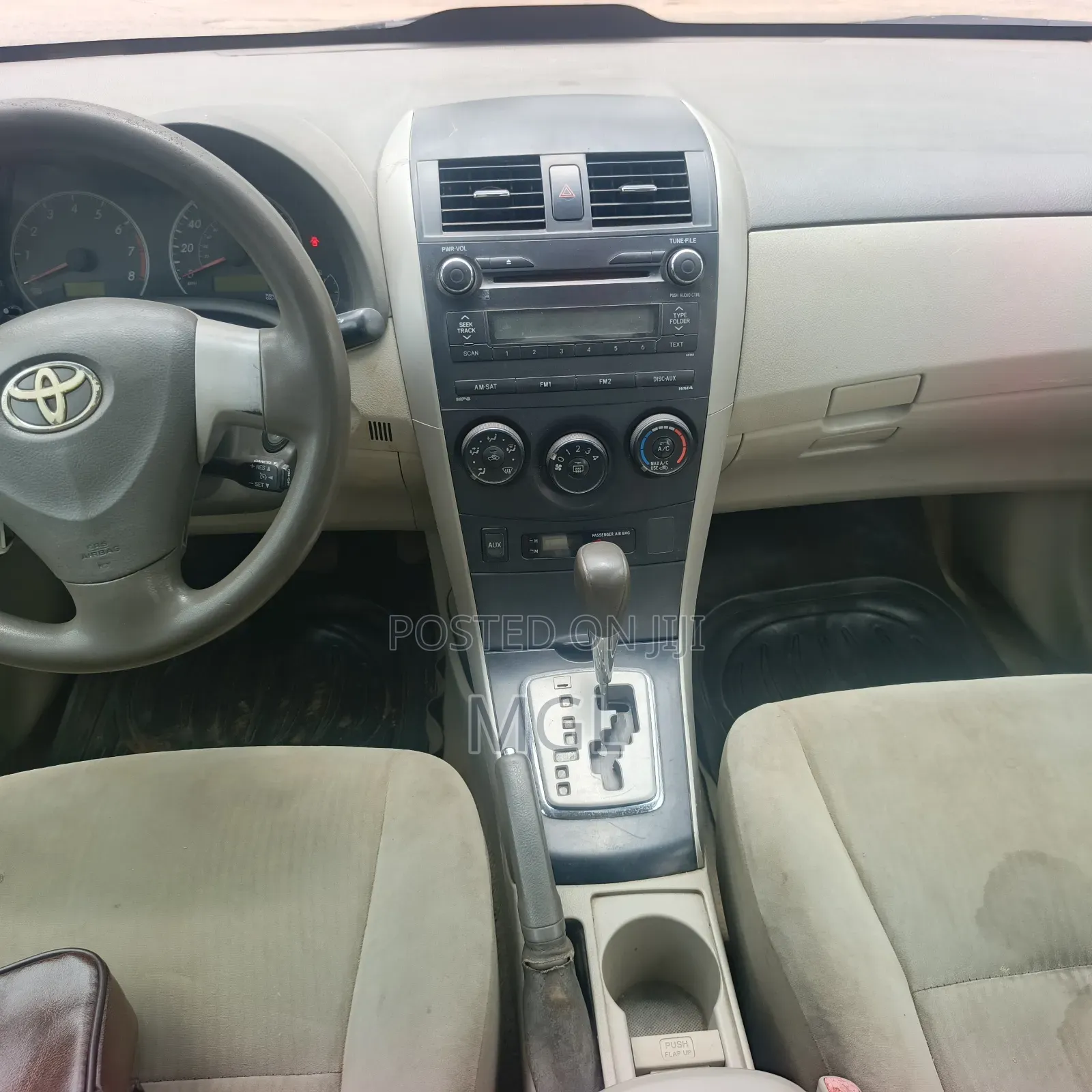 Toyota Corolla 2011 Gold