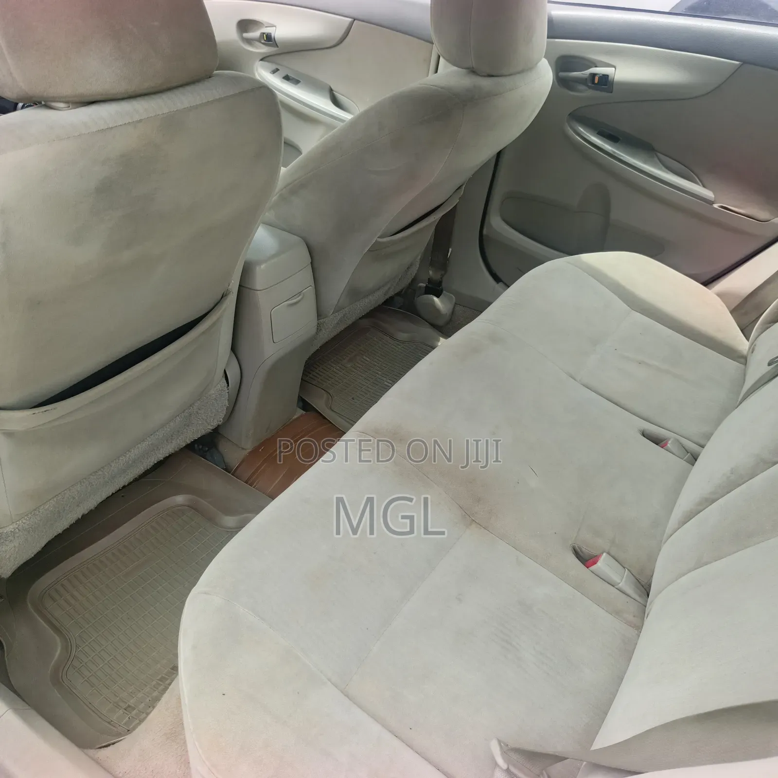 Toyota Corolla 2011 Gold