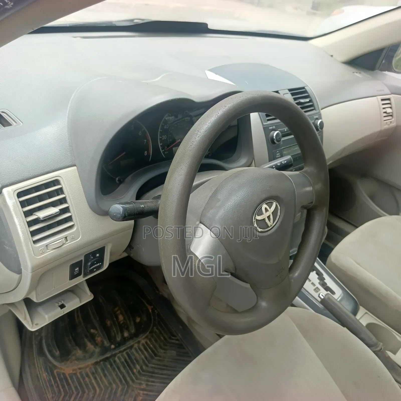 Toyota Corolla 2011 Gold