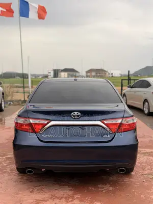 Toyota Camry XLE 4dr Sedan (3.5L 6cyl 6A) 2017 Blue
