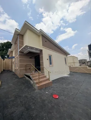 3bdrm Bungalow in Monatan, Iwo Road for sale
