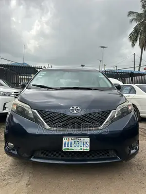 Toyota Sienna SE 8 Passenger 2012 Blue