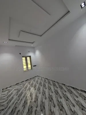 3bdrm Bungalow in Monatan, Iwo Road for sale