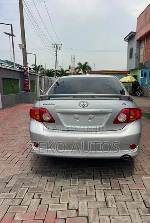 Toyota Corolla 2010 Silver