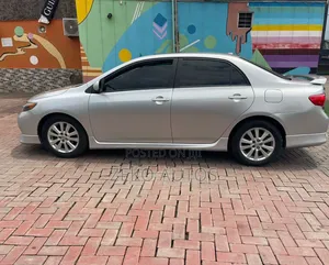 Toyota Corolla 2010 Silver