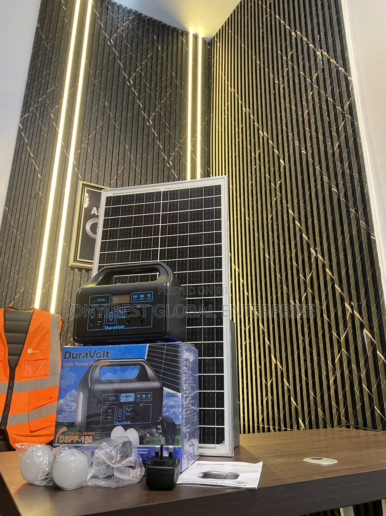 Emergency Solar Generator With Fast Charging System