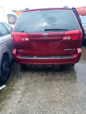Toyota Sienna 2004 Red