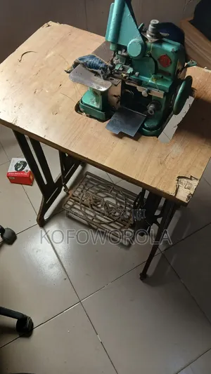 Fairly Used Manual Overlock Weaving Machine With Stand
