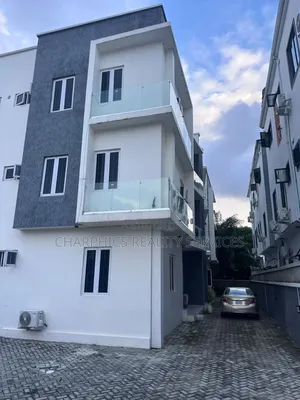 Furnished 3bdrm Apartment in Osapa london for rent