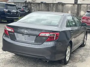Toyota Camry LE 4dr Sedan (2.5L 4cyl 6A) 2012 Gray