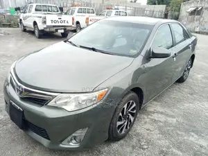 Toyota Camry SE 4dr Sedan (2.5L 4cyl 6A) 2012 Green