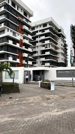 3bdrm Block of Flats in Lekki Phase 1 for sale