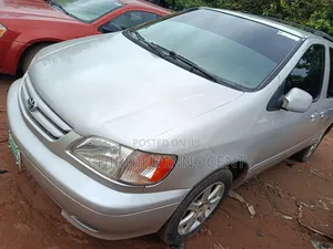 Toyota Sienna 2002 Silver