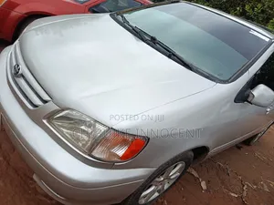 Toyota Sienna 2002 Silver