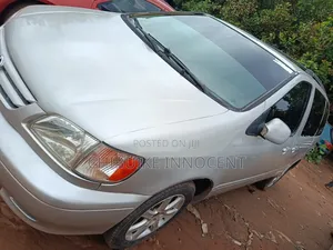 Toyota Sienna 2002 Silver