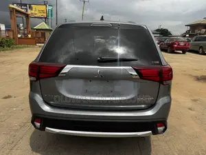 Mitsubishi Outlander SE FWD 2016 Gray