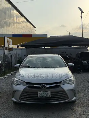 Toyota Camry XLE 4dr Sedan (2.5L 4cyl 6A) 2016 Silver