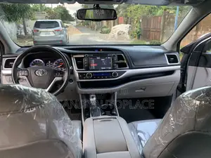 Toyota Highlander XLE 4dr SUV (3.5L 6cyl 6A) 2015 Silver