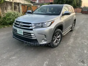 Toyota Highlander XLE 4dr SUV (3.5L 6cyl 6A) 2015 Silver