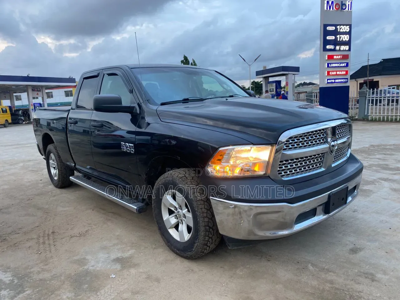 RAM 1500 2015 Black
