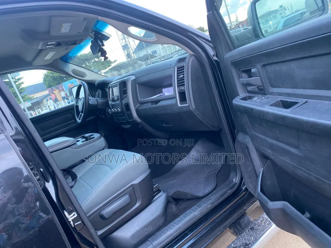 RAM 1500 2015 Black