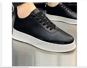 Comfortable Light Weighted Round Toe Sneakers