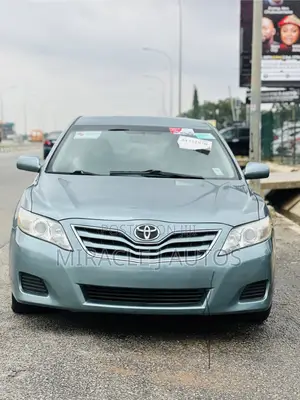 Toyota Camry LE 4dr Sedan (2.5L 4cyl 6A) 2011 Green