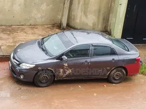 Toyota Corolla Base 4dr Sedan (1.8L 4cyl 5M) 2010 Gray