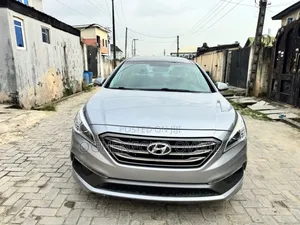Hyundai Sonata Sport 4dr Sedan (2.4L 4cyl 6A) 2015 Gray