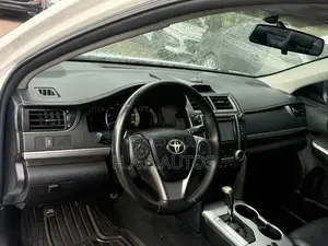 Toyota Camry SE 4dr Sedan (2.5L 4cyl 6A) 2013 White