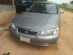 Toyota Camry 2000 Gray