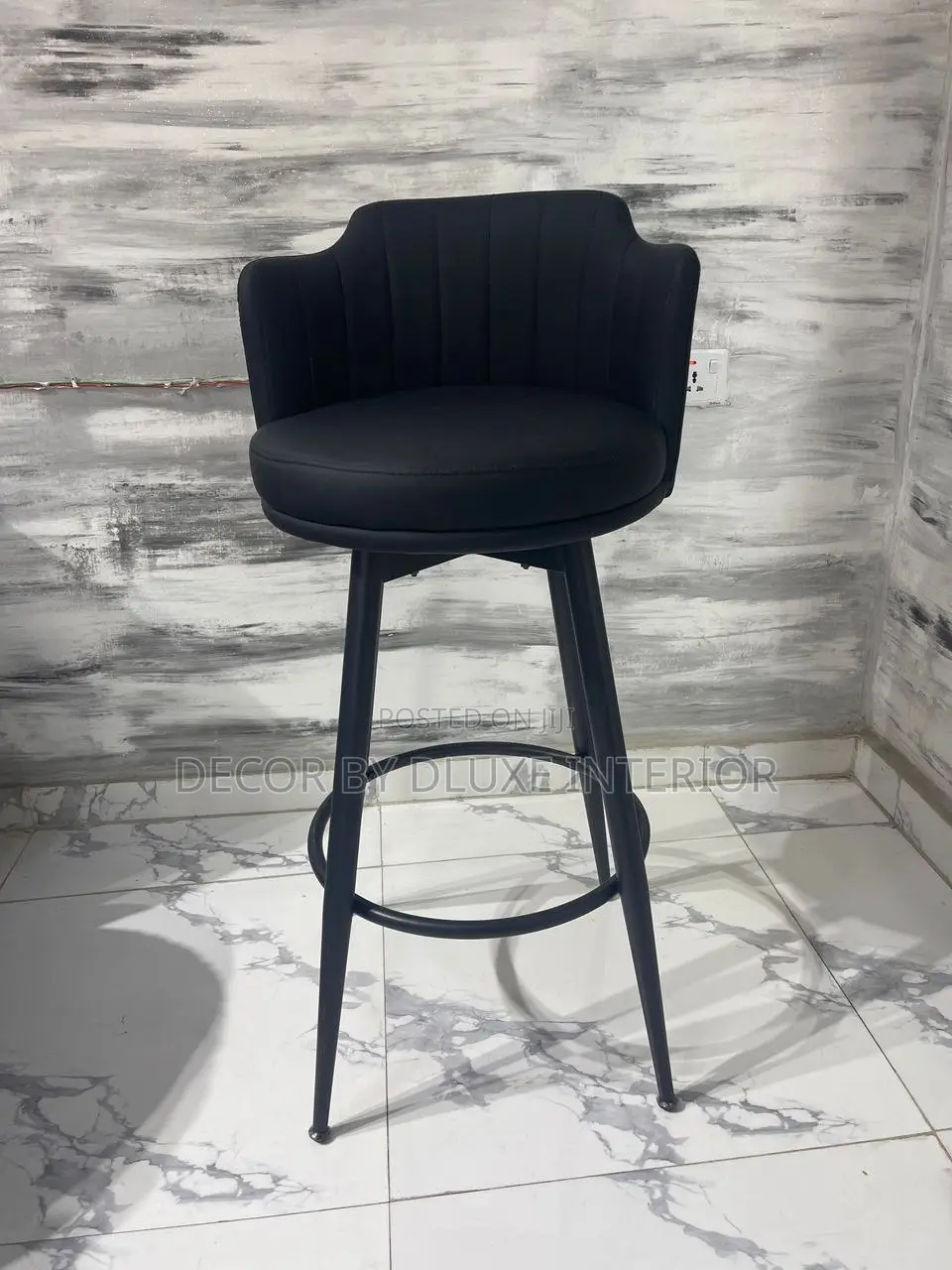 Modern Bar Stool With Arm Rest