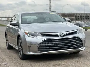 Toyota Avalon XLE Sedan FWD (3.5L 6cyl 6A) 2017 Gray