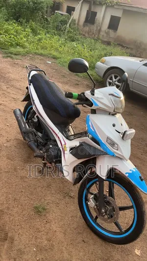 TVS Neo NX 2023 White