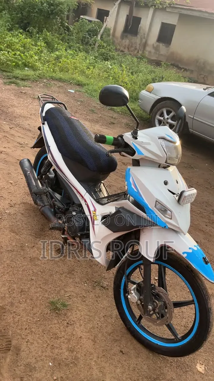 TVS Neo NX 2023 White
